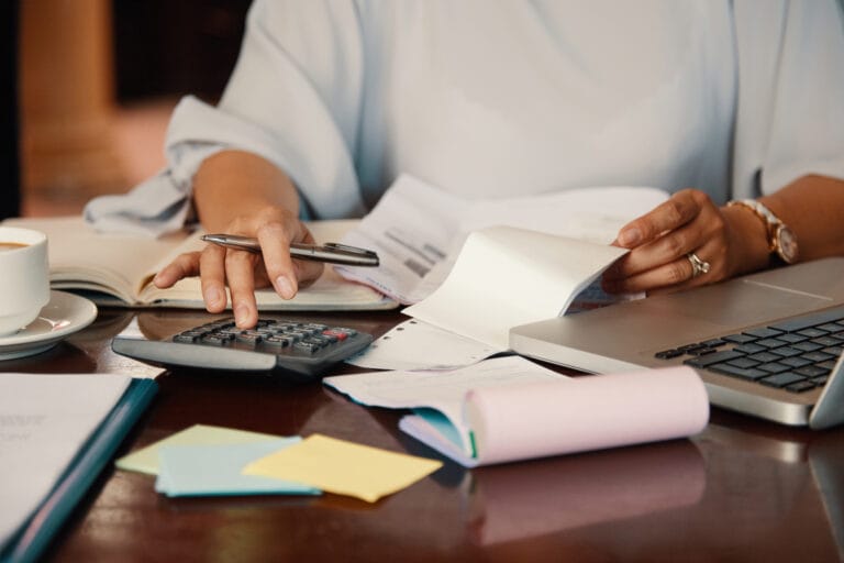 MINHA EMPRESA POSSUI DÍVIDAS TRIBUTÁRIAS. O QUE FAZER?